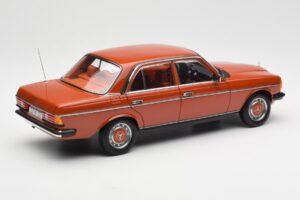 Mercedes 200 W123 English Rouge Édition Concessionnaire Norev 1:18 B66040653 Métal Moulé — image 3 sur 8