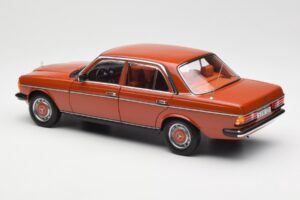 Mercedes 200 W123 English Rouge Édition Concessionnaire Norev 1:18 B66040653 Métal Moulé — image 7 sur 8