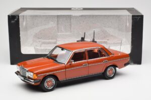Mercedes 200 W123 English Rouge Édition Concessionnaire Norev 1:18 B66040653 Métal Moulé — image 8 sur 8