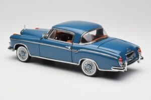 Mercedes 220 SE W128 Bleu Sun Star 1:18 3561 Métal Moulé — image 7 sur 8