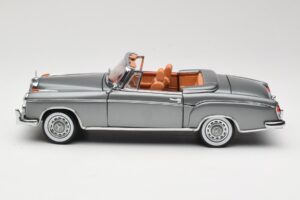 Mercedes 220 SE W128 Cabriolet Grey Metallic Sun Star 1:18 3352-M1 Métal Moulé — image 4 sur 8