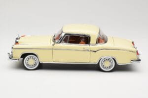 Mercedes 220 SE W128 Coupé Beige Sun Star 1:18 3562 Métal Moulé — image 4 sur 8