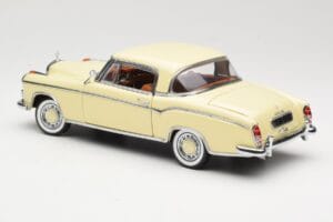 Mercedes 220 SE W128 Coupé Beige Sun Star 1:18 3562 Métal Moulé — image 7 sur 8