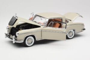 Mercedes 220 SE W128 Coupé Gris Clair Sun Star 1:18 3568 Métal Moulé — image 2 sur 8