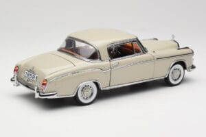 Mercedes 220 SE W128 Coupé Gris Clair Sun Star 1:18 3568 Métal Moulé — image 3 sur 8