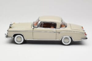 Mercedes 220 SE W128 Coupé Gris Clair Sun Star 1:18 3568 Métal Moulé — image 4 sur 8