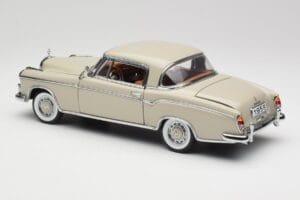 Mercedes 220 SE W128 Coupé Gris Clair Sun Star 1:18 3568 Métal Moulé — image 7 sur 8