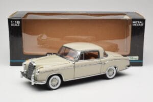 Mercedes 220 SE W128 Coupé Gris Clair Sun Star 1:18 3568 Métal Moulé — image 8 sur 8