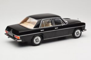 Mercedes 220D W115 Noir MCG 1:18 MCG18117 Métal Moulé — image 2 sur 6