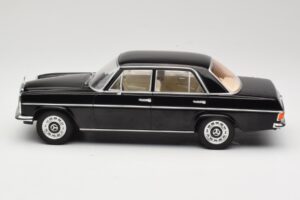 Mercedes 220D W115 Noir MCG 1:18 MCG18117 Métal Moulé — image 3 sur 6