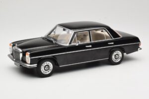 Mercedes 220D W115 Noir MCG 1:18 MCG18117 Métal Moulé