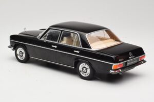 Mercedes 220D W115 Noir MCG 1:18 MCG18117 Métal Moulé — image 5 sur 6