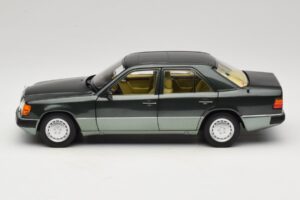 Mercedes 230E W124 Night Green Metallic Norev 1:18 183952 Métal Moulé — image 4 sur 8