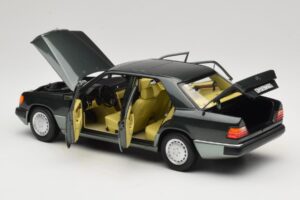 Mercedes 230E W124 Night Green Metallic Norev 1:18 183952 Métal Moulé — image 5 sur 8