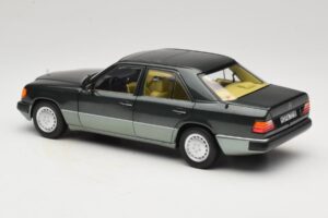 Mercedes 230E W124 Night Green Metallic Norev 1:18 183952 Métal Moulé — image 7 sur 8