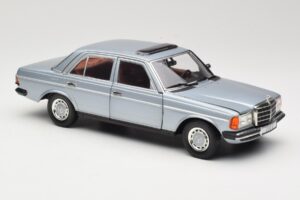 Mercedes 230E W123 Argent & Bleu Clair Revell 1:18 08407 Métal Moulé — image 6 sur 8