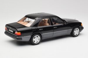 Mercedes 230E W124 AMG Wheels Noir Édition Limitée Norev 1:18 183950 Métal Moulé — image 3 sur 12