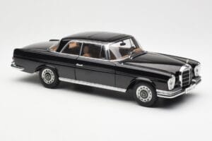 Mercedes 280 SE W111 Coupe Noir AUTOart 1:18 76286 Métal Moulé — image 6 sur 8