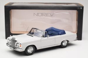 Mercedes 280 SE W111 Cabriolet Gris Clair Norev 1:18 183530 Métal Moulé — image 8 sur 8