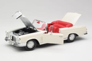 Mercedes 280SE W108 Ivory Blanc Maisto 1:18 50223 Métal Moulé — image 2 sur 8