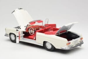 Mercedes 280SE W108 Ivory Blanc Maisto 1:18 50223 Métal Moulé — image 5 sur 8