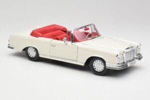 Mercedes 280SE W108 Ivory Blanc Maisto 1:18 50223 Métal Moulé — image 6 sur 8