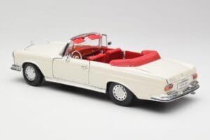 Mercedes 280SE W108 Ivory Blanc Maisto 1:18 50223 Métal Moulé — image 7 sur 8