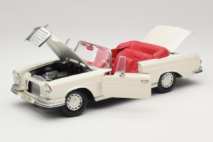 Mercedes 280 SE W108 Blanc Maisto 1:18 52111 Métal Moulé — image 2 sur 8