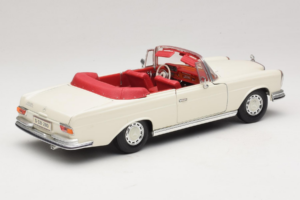 Mercedes 280 SE W108 Blanc Maisto 1:18 52111 Métal Moulé — image 3 sur 8