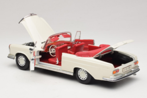Mercedes 280 SE W108 Blanc Maisto 1:18 52111 Métal Moulé — image 5 sur 8