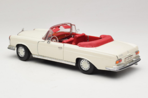 Mercedes 280 SE W108 Blanc Maisto 1:18 52111 Métal Moulé — image 7 sur 8