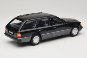 Mercedes 300 D W124 Break Noir Norev 1:18 183960 Métal Moulé — image 3 sur 8