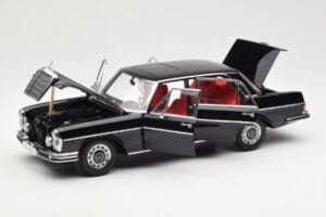 Mercedes 300 SEL 6.3 W109 Noir AUTOart 1:18 76140 Métal Moulé — image 2 sur 8