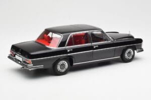 Mercedes 300 SEL 6.3 W109 Noir AUTOart 1:18 76140 Métal Moulé — image 3 sur 8