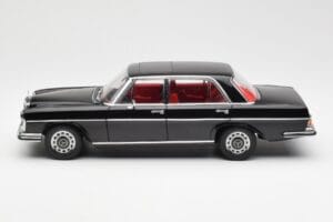 Mercedes 300 SEL 6.3 W109 Noir AUTOart 1:18 76140 Métal Moulé — image 4 sur 8
