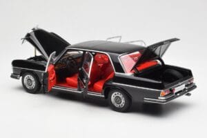 Mercedes 300 SEL 6.3 W109 Noir AUTOart 1:18 76140 Métal Moulé — image 5 sur 8
