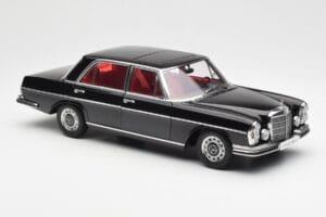 Mercedes 300 SEL 6.3 W109 Noir AUTOart 1:18 76140 Métal Moulé — image 6 sur 8