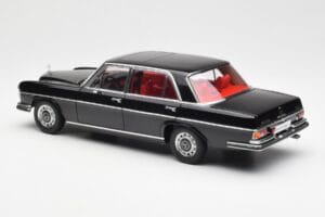 Mercedes 300 SEL 6.3 W109 Noir AUTOart 1:18 76140 Métal Moulé — image 7 sur 8