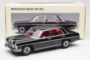 Mercedes 300 SEL 6.3 W109 Noir AUTOart 1:18 76140 Métal Moulé — image 8 sur 8
