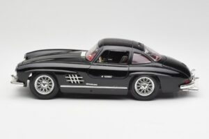 Mercedes 300 SL W198 Noir Bburago 1:18 35791 Métal Moulé — image 4 sur 8