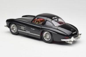 Mercedes 300 SL W198 Noir Bburago 1:18 35791 Métal Moulé — image 7 sur 8