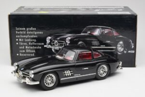 Mercedes 300 SL W198 Noir Bburago 1:18 35791 Métal Moulé — image 8 sur 8