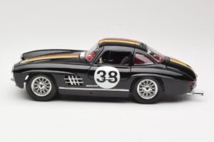 Mercedes 300 SL #38 1954 Bburago 1:18 3015-M1 Métal Moulé — image 4 sur 8