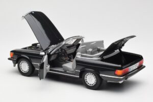 Mercedes 300 SL R107 Noir Pearl Édition Concessionnaire Norev 1:18 B66040678 Métal Moulé — image 7 sur 10