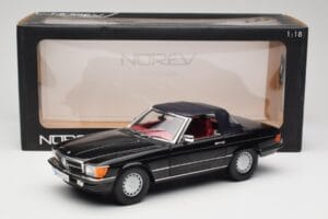 Mercedes 300 SL R107 Noir Norev 1:18 183511 Métal Moulé — image 8 sur 8