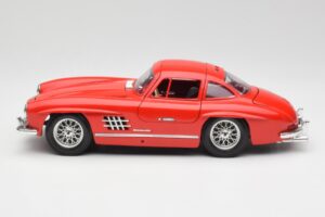 Mercedes 300 SL Rouge Bburago 1:18 3015 Métal Moulé — image 4 sur 8