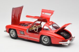 Mercedes 300 SL Rouge Bburago 1:18 3015 Métal Moulé — image 5 sur 8