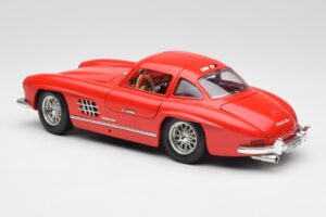 Mercedes 300 SL Rouge Bburago 1:18 3015 Métal Moulé — image 7 sur 8
