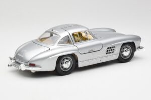Mercedes 300 SL Argent Bburago 1:18 3013 Métal Moulé — image 3 sur 8