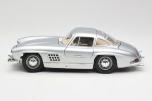 Mercedes 300 SL Argent Bburago 1:18 3013 Métal Moulé — image 4 sur 8